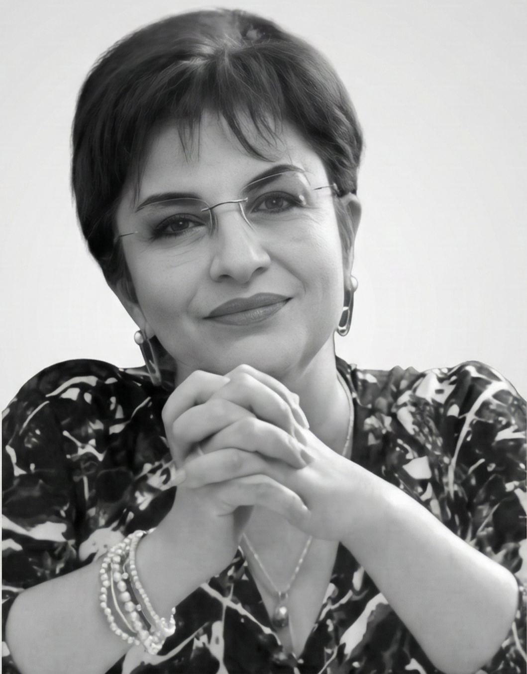 Mujeres tejiendo en comunidad